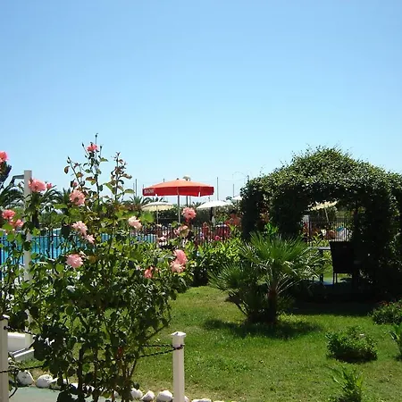 Aparthotel Elena Club 3*